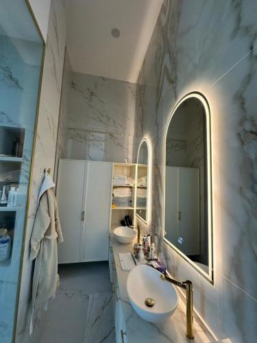 Plumbing and saniteryware installation work